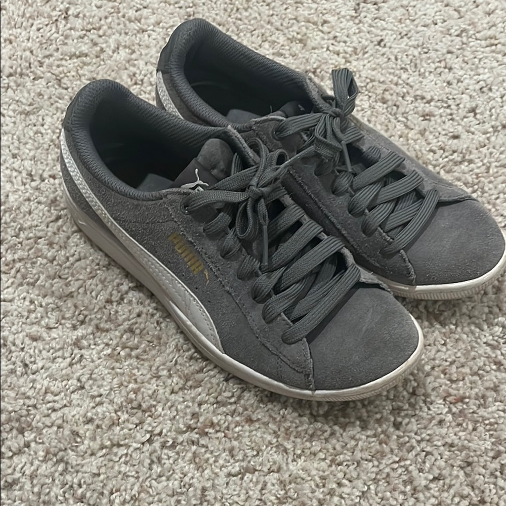 Puma Gray Suede Sneakers with Classic Design